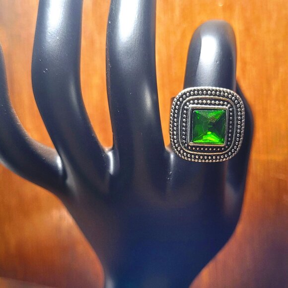 NWT Green Stone Square Snap Ring with Silver Plated Snap Bezel - Picture 11 of 14